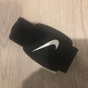 NIKE RUNNING ARMBAND